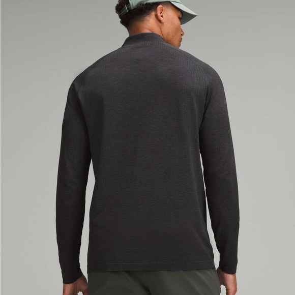 lululemon athletica Men's vent tech Half-Zip Pullover in Charcoal Black - Picture 2 of 7